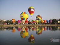 Du khách thích thú bay khinh khí cầu, ngắm Hội An từ độ cao 20 mét