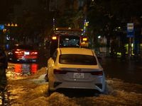 Nhiều tuyến đường trung tâm Đà Nẵng ngập sâu sau trận mưa lớn