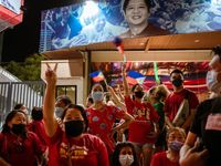 Gia đình nhà độc tài trở lại chính trường Philippines