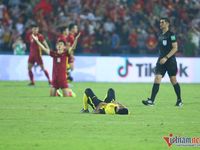 Cầu thủ Malaysia đổ gục, khóc như mưa vì thua U23 Việt Nam