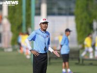 U19 Việt Nam luyện tập giữa chiều 38 độ C trước ngày dự giải Đông Nam Á