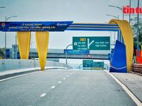 Những chuyến xe đầu tiên 'thông tuyến' cao tốc Vân Đồn - Móng Cái