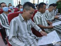 Niềm vui đoàn tụ trong ngày được đặc xá