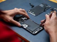 'Giải phẫu' iPhone 14 Pro Max: Có gì đặc biệt bên trong?