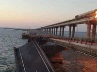 Cầu Crimea bị đánh bom khiến bốc cháy dữ dội và sập hai nhịp