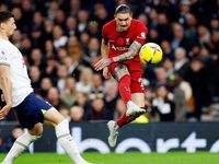 Salah lập cú đúp, Liverpool đả bại Tottenham