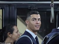 Ronaldo bảnh bao đặt chân đến Qatar dự World Cup 2022