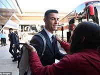 Ronaldo bảnh bao đặt chân đến Qatar dự World Cup 2022