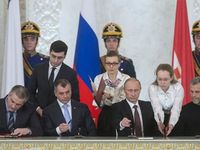 Tổng thống Putin lái xe thị sát cầu Crimea
