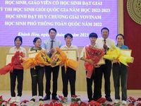 Tuyên dương, khen thưởng học sinh, giáo viên đạt thành tích
