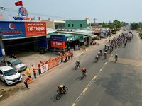 Về nhất chặng 8, Petr Rikunov giữ vững Áo vàng
