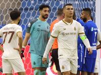 Mất lợi thế trước Việt Nam, U17 nữ Uzbekistan bật khóc; Văn Quyết liệu có được giảm án?