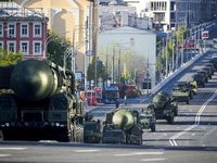 Xe tăng huyền thoại T-34 cùng nhiều vũ khí tối tân của Nga xuất hiện trong lễ diễu binh Ngày Chiến thắng