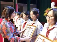 Các địa phương tuyên dương, khen thưởng giáo viên, học sinh giỏi