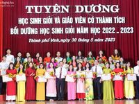 Thành phố Vinh tuyên dương hơn 300 giáo viên và học sinh có thành tích cao trong học tập