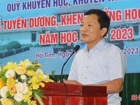 Trao thưởng hơn 650 triệu đồng cho giáo viên, học sinh giỏi Hà Tĩnh
