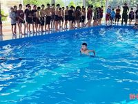 Học sinh miền núi Vũ Quang được học bơi miễn phí