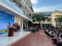 Cảnh sát giao thông toàn quốc 'tiếp sức' học sinh đến trường ngày khai giảng