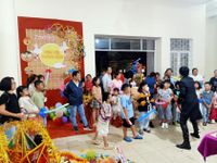 Lung linh 'Đêm hội trăng rằm' với trẻ em nghèo huyện Đak Đoa