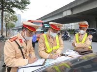 CSGT Hà Nội xử lý xe khách vi phạm trước kỳ nghỉ lễ Tết nguyên đán 2024