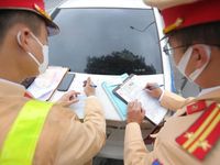 CSGT Hà Nội xử lý xe khách vi phạm trước kỳ nghỉ lễ Tết nguyên đán 2024