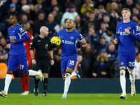 Liverpool hủy diệt Chelsea, vững ngôi đầu Ngoại hạng Anh