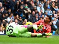 'Quái kiệt' Haaland tỏa sáng, Man City tái chiếm ngôi đầu Ngoại hạng