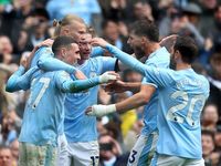 'Quái kiệt' Haaland tỏa sáng, Man City tái chiếm ngôi đầu Ngoại hạng