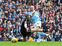 'Quái kiệt' Haaland tỏa sáng, Man City tái chiếm ngôi đầu Ngoại hạng