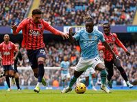 'Quái kiệt' Haaland tỏa sáng, Man City tái chiếm ngôi đầu Ngoại hạng