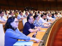 Quốc hội thông qua 2 nghị quyết về xây dựng luật và chương trình giám sát