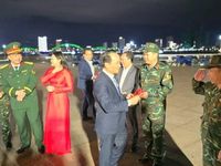 Động viên cán bộ, chiến sĩ, công nhân viên trực giao thừa