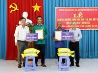 Bàn giao thêm 14 căn nhà cho hộ nghèo tại huyện Tri Tôn