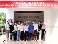 Bàn giao thêm 14 căn nhà cho hộ nghèo tại huyện Tri Tôn