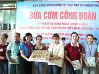 Suất cơm 100.000 đồng của công nhân ở TP HCM có gì?