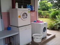 Nguyên nhân và cách khắc phục máy giặt bị rung lắc khi giặt quần không cần gọi thợ