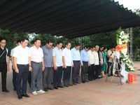 Đoàn công tác Hội Nhà báo Việt Nam tri ân các anh hùng liệt sĩ ở Thành cổ Quảng Trị
