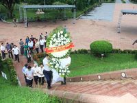 Đoàn công tác Hội Nhà báo Việt Nam tri ân các anh hùng liệt sĩ ở Thành cổ Quảng Trị
