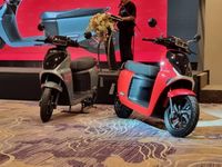 Xe máy điện giá 34,5 triệu đồng pin khỏe, sở hữu khóa thông minh, động cơ chống nước đẹp hơn SH Mode, rẻ ngang Vision