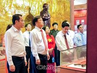 Lãnh đạo tỉnh viếng, dâng hương Chủ tịch Hồ Chí Minh
