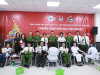 Người chiến sĩ Công an 'Gần dân nhất' qua những giọt máu nghĩa tình dịp áp Tết