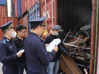 Các cửa khẩu trên địa bàn tỉnh làm việc xuyên Tết, thông quan nhanh chóng hàng hóa xuất nhập khẩu