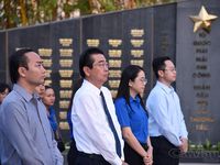 Phó Trưởng ban Nội chính Trung ương Võ Văn Dũng viếng các anh hùng liệt sĩ tại Cà Mau