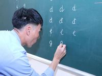Ngày cầm bút đầu tiên của những 'học sinh' ở tuổi xế chiều
