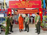 Cử tri là chức sắc, chức việc, đồng bào tôn giáo TP Cần Thơ hăng hái tham gia bầu cử