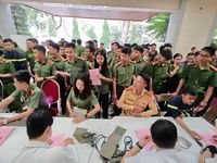 Ấn tượng hình ảnh những nụ cười ấm áp trong hành trình 'Giọt máu nghĩa tình' 2026 của Công an Thủ đô