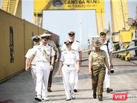 Cận cảnh tàu khu trục tên lửa HMAS Toowoomba của Hải quân Australia ở Đà Nẵng