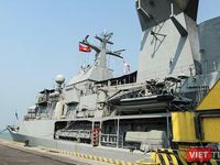 Cận cảnh tàu khu trục tên lửa HMAS Toowoomba của Hải quân Australia ở Đà Nẵng