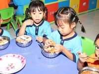 Bữa cơm học đường nơi vùng cao Phước Hà: Khi dinh dưỡng trở thành 'đòn bẩy' của giáo dục