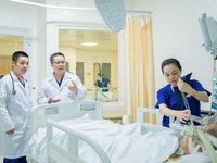 Lần đầu tại miền Trung: Thay khớp gối bằng robot, bệnh nhân tập đi ngay sau mổ